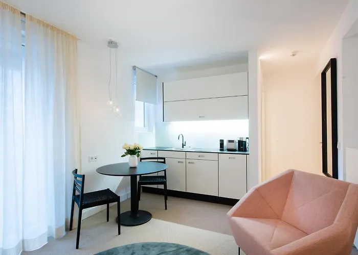 Studiohouse Frankfurt 4*